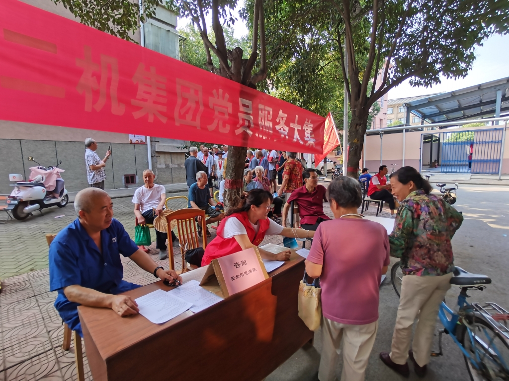 公司组织发展党员自愿服务大集活动