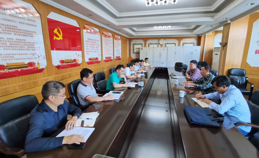 710公海集团召开理论进建中心组集体进建钻研会