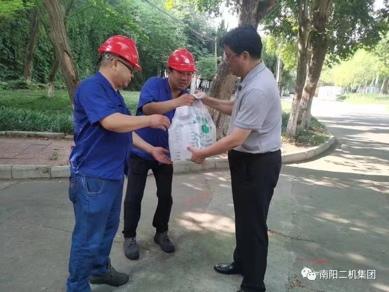 “工会送清冷，情下吠动者”710公海集团为一线员工“送清冷”